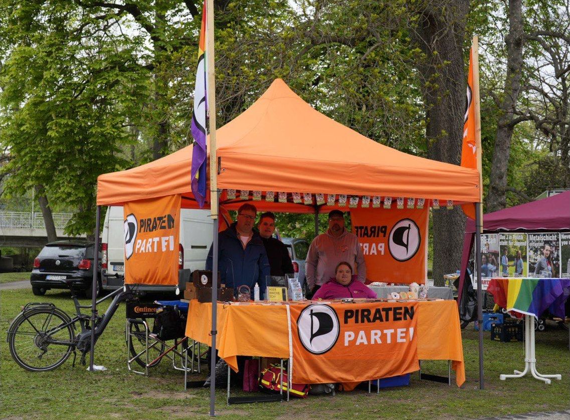 Piraten BS in ihrem Infostand